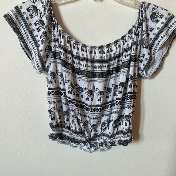 H&M Tops - Bohemian Elephant Cochella Crop Top